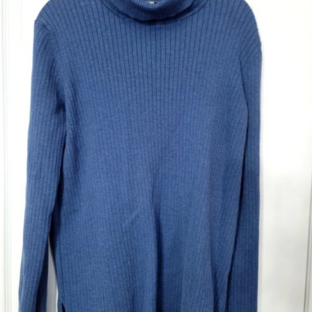 Denver hays turtle neck